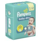 Pampers Baby-Dry maat 1 verpakking voor baby's van 2 tot 5 kg, met 21 luiers. De doos is in een licht turkooise kleur met een vrolijke baby op de voorkant. Benadrukt wordt de 12 uur bescherming, dermatologisch getest en 0% EU parfumallergenen.